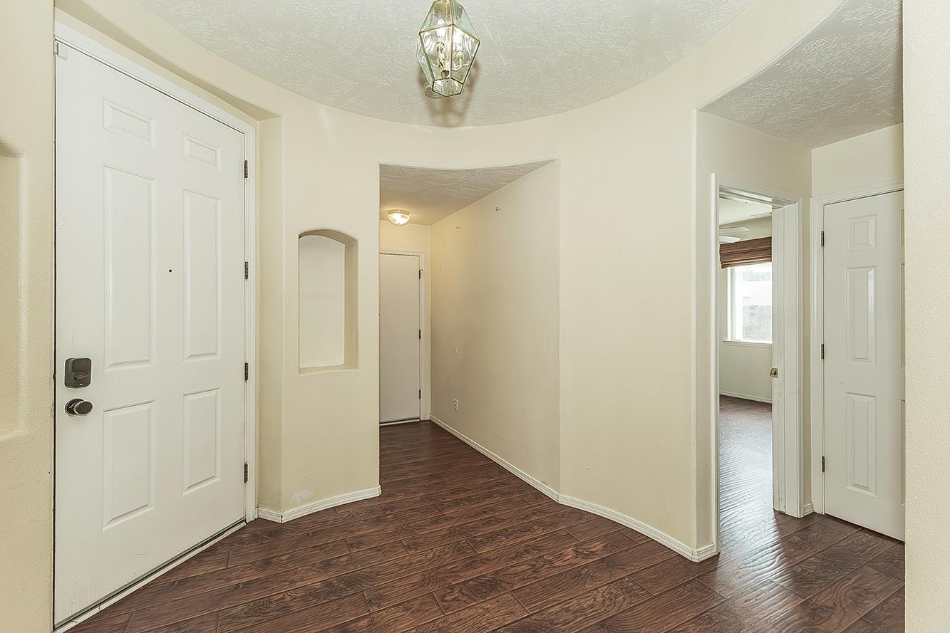 1377 Fenmore Ave, Sanger, CA 93657