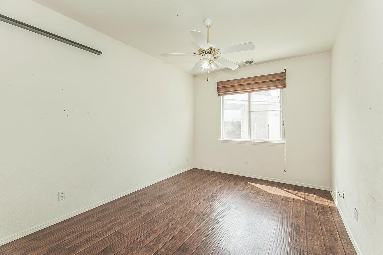 1377 Fenmore Ave, Sanger, CA 93657