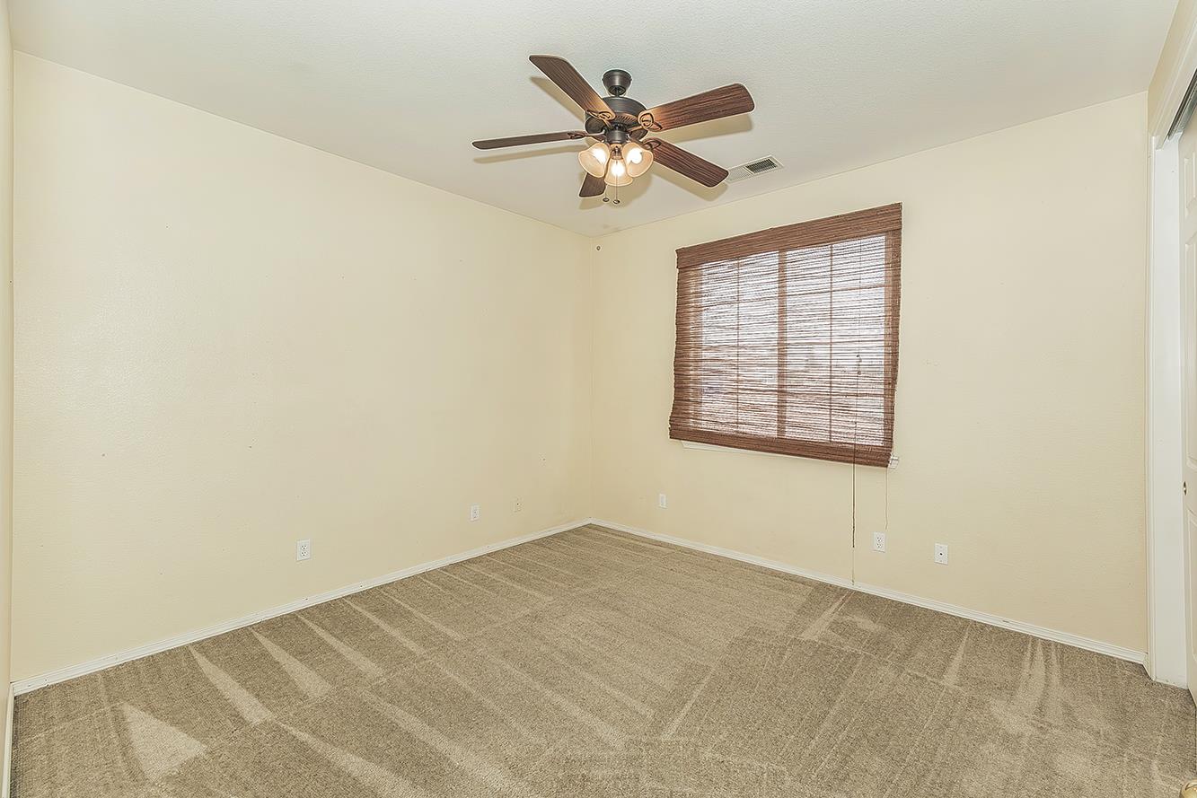 1377 Fenmore Ave, Sanger, CA 93657