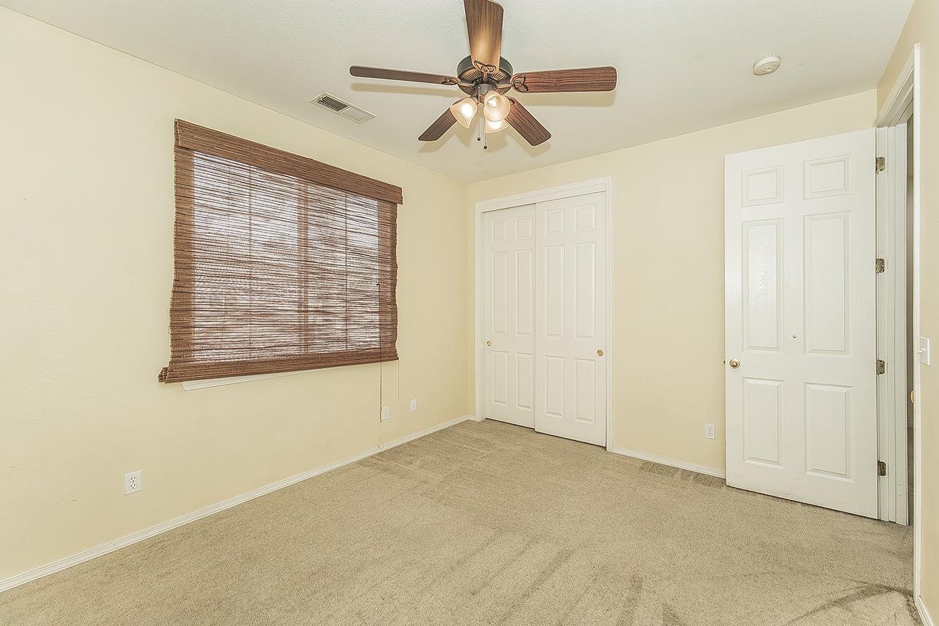 1377 Fenmore Ave, Sanger, CA 93657