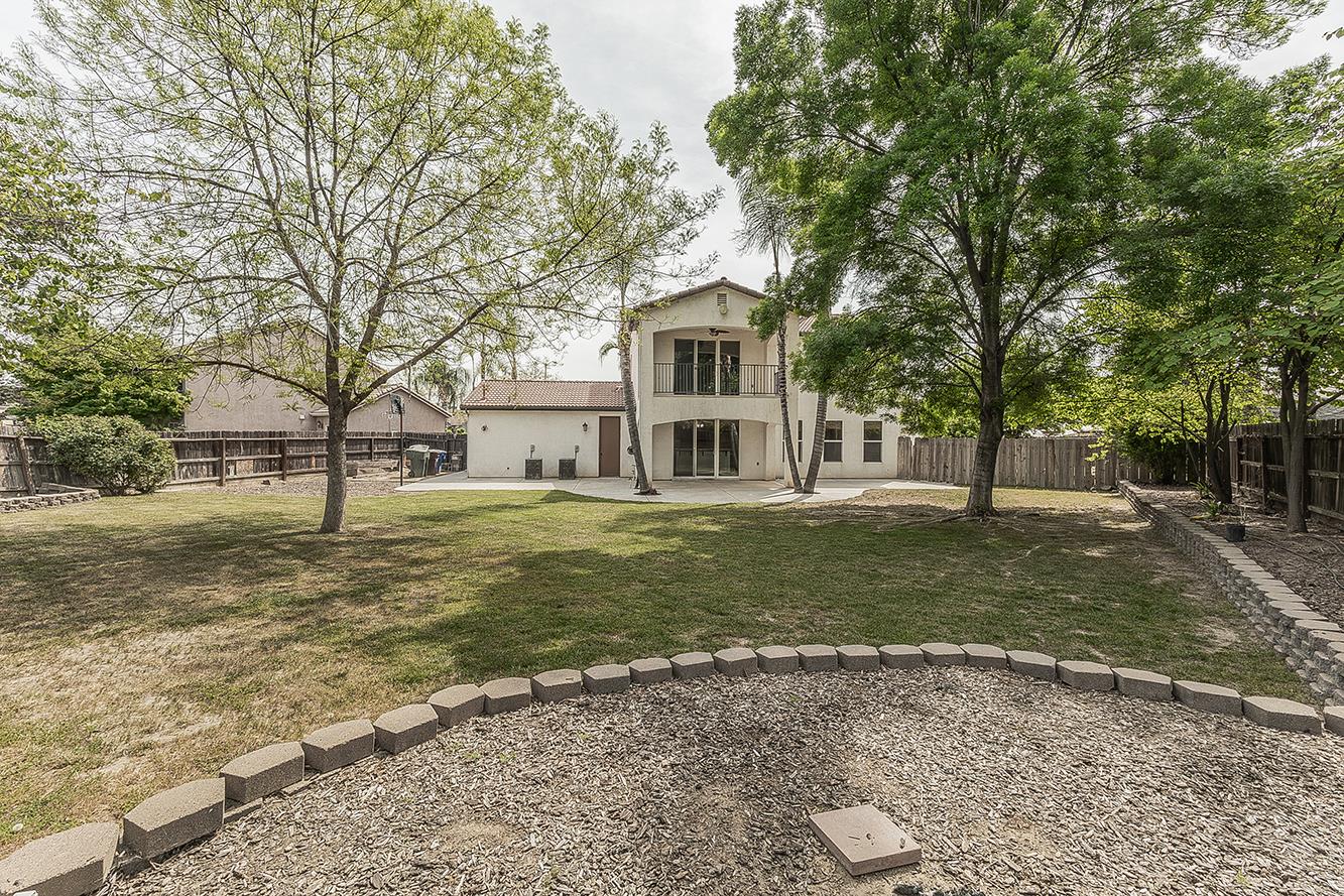 1377 Fenmore Ave, Sanger, CA 93657