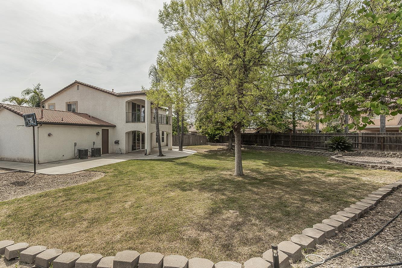 1377 Fenmore Ave, Sanger, CA 93657