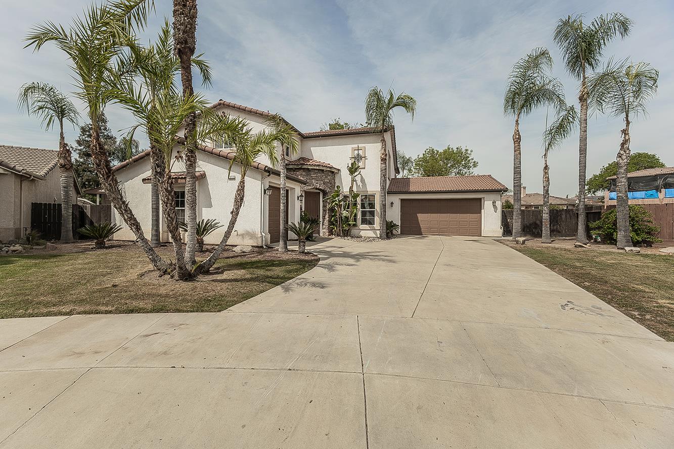 1377 Fenmore Ave, Sanger, CA 93657