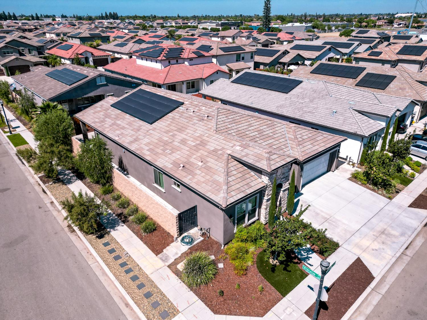 2785 N Armstrong Ave, Fresno, CA 93727