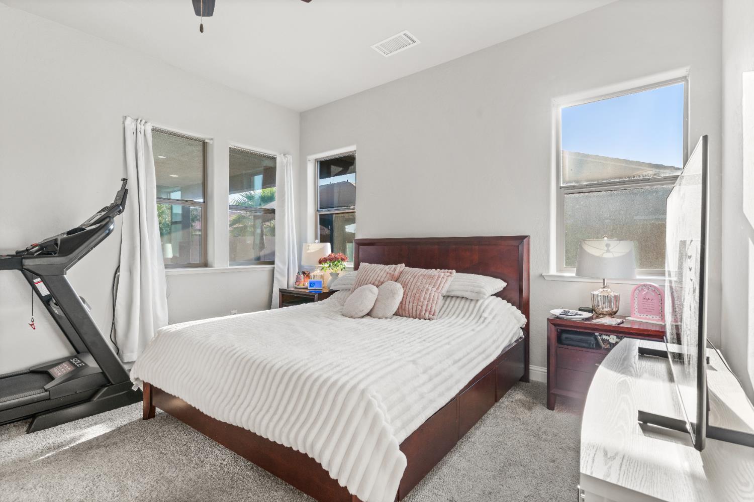 2785 N Armstrong Ave, Fresno, CA 93727