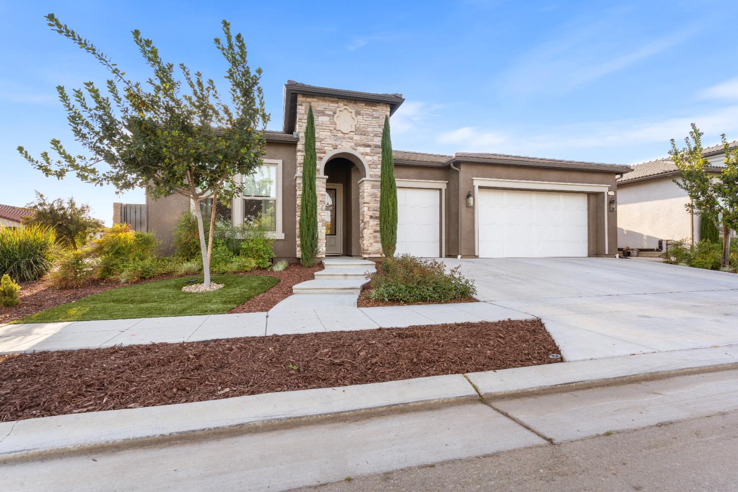 2785 N Armstrong Ave, Fresno, CA 93727