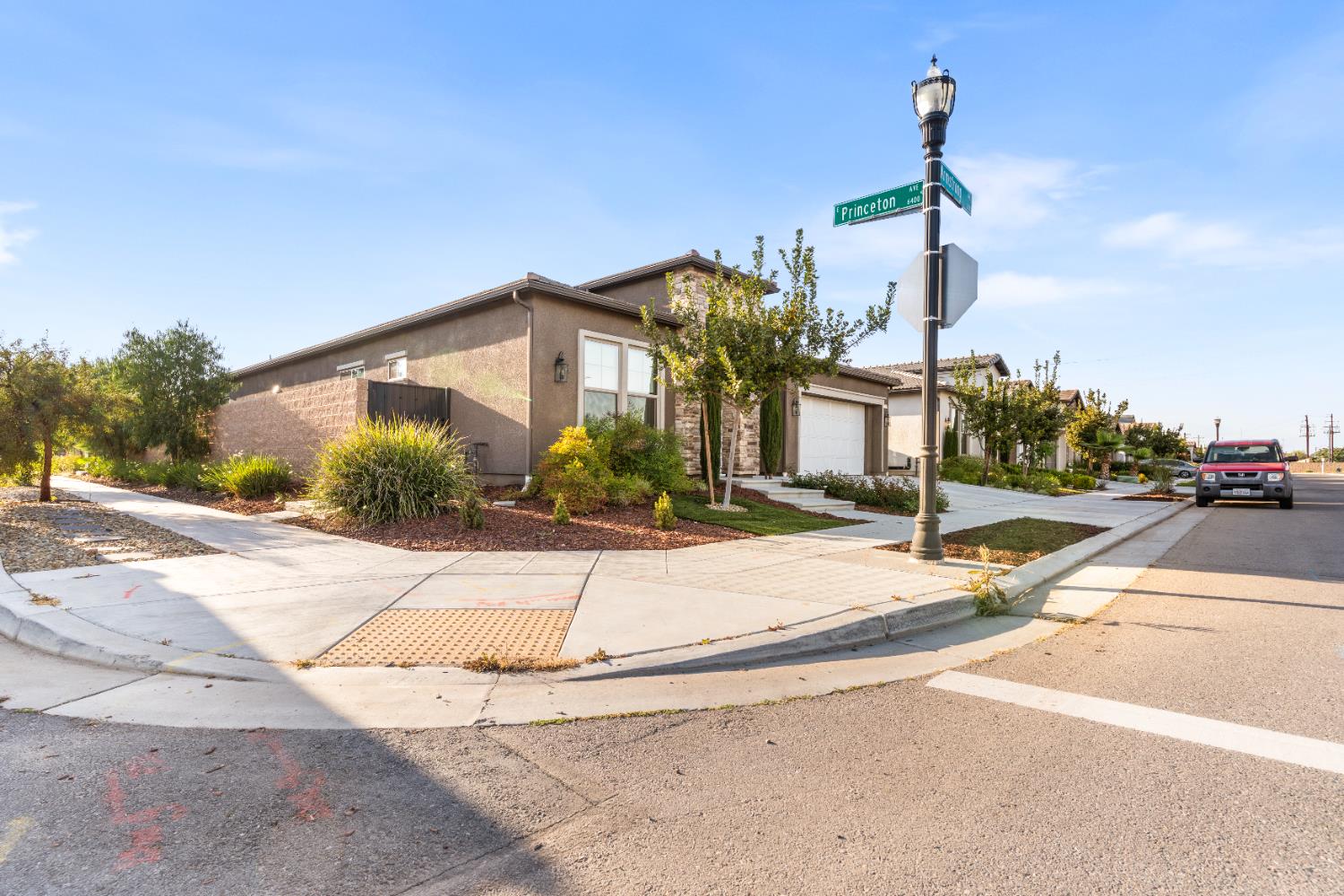 2785 N Armstrong Ave, Fresno, CA 93727