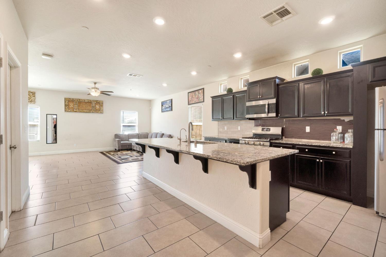 5952 E Truman Ave, Fresno, CA 93727