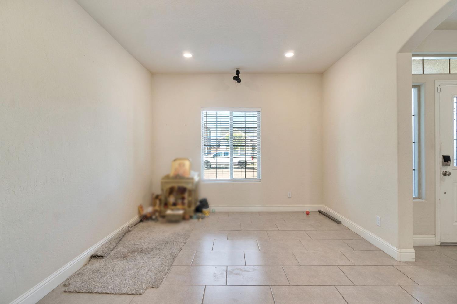 5952 E Truman Ave, Fresno, CA 93727