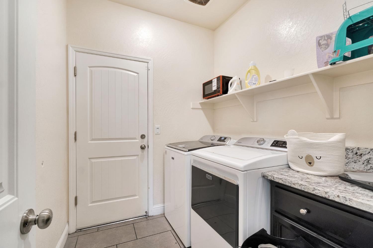 5952 E Truman Ave, Fresno, CA 93727