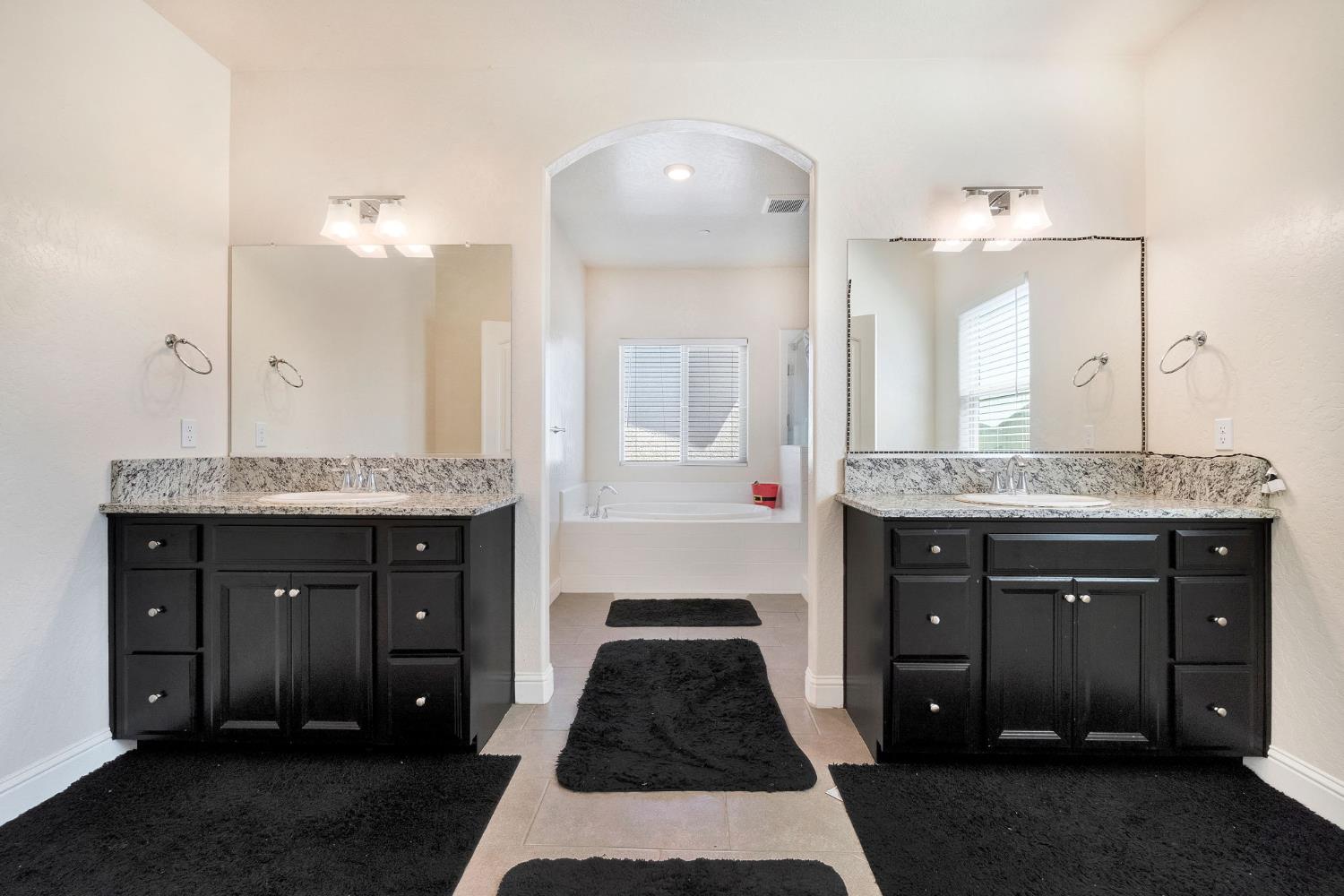 5952 E Truman Ave, Fresno, CA 93727