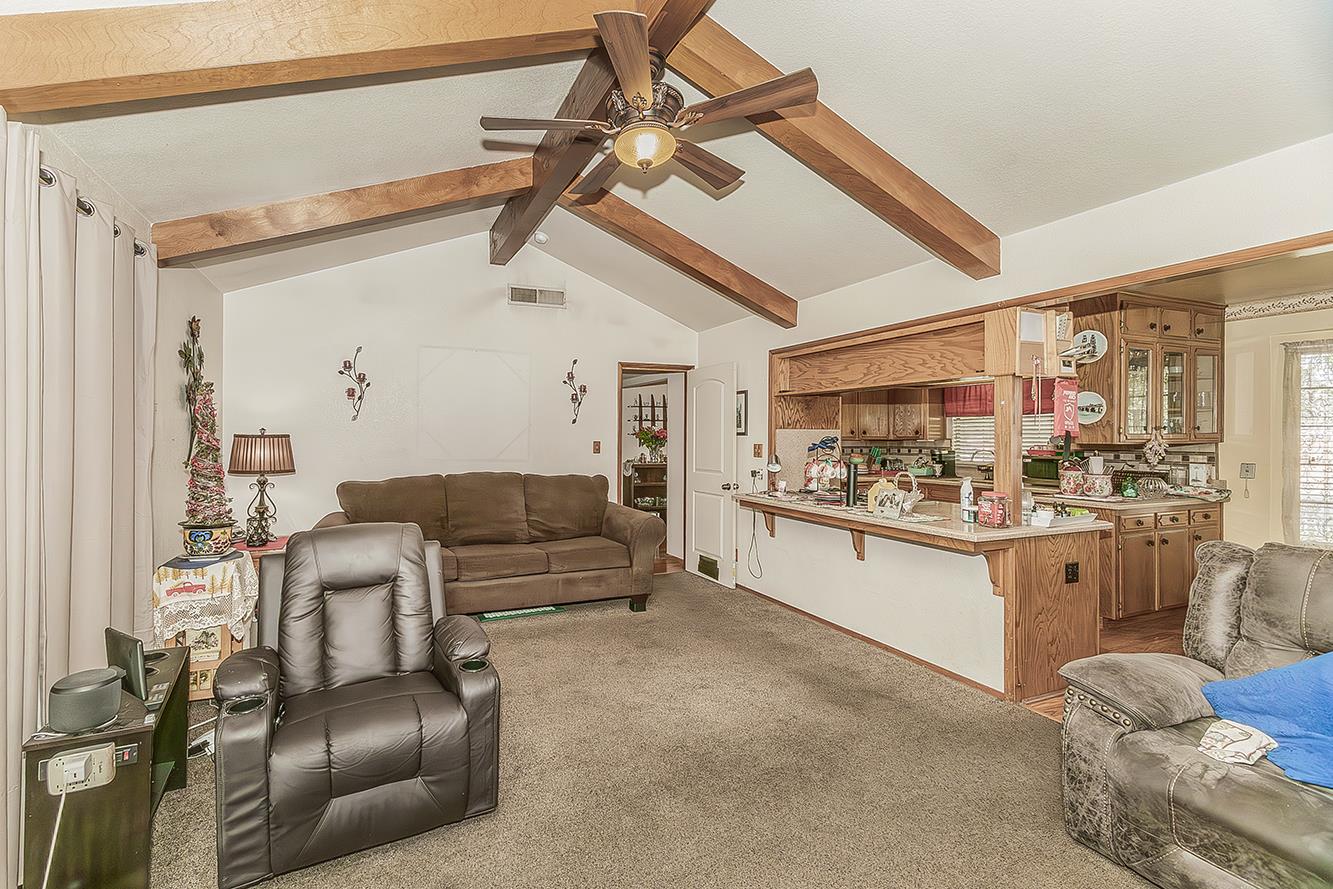 2892 Aspen St, Hanford, CA 93230