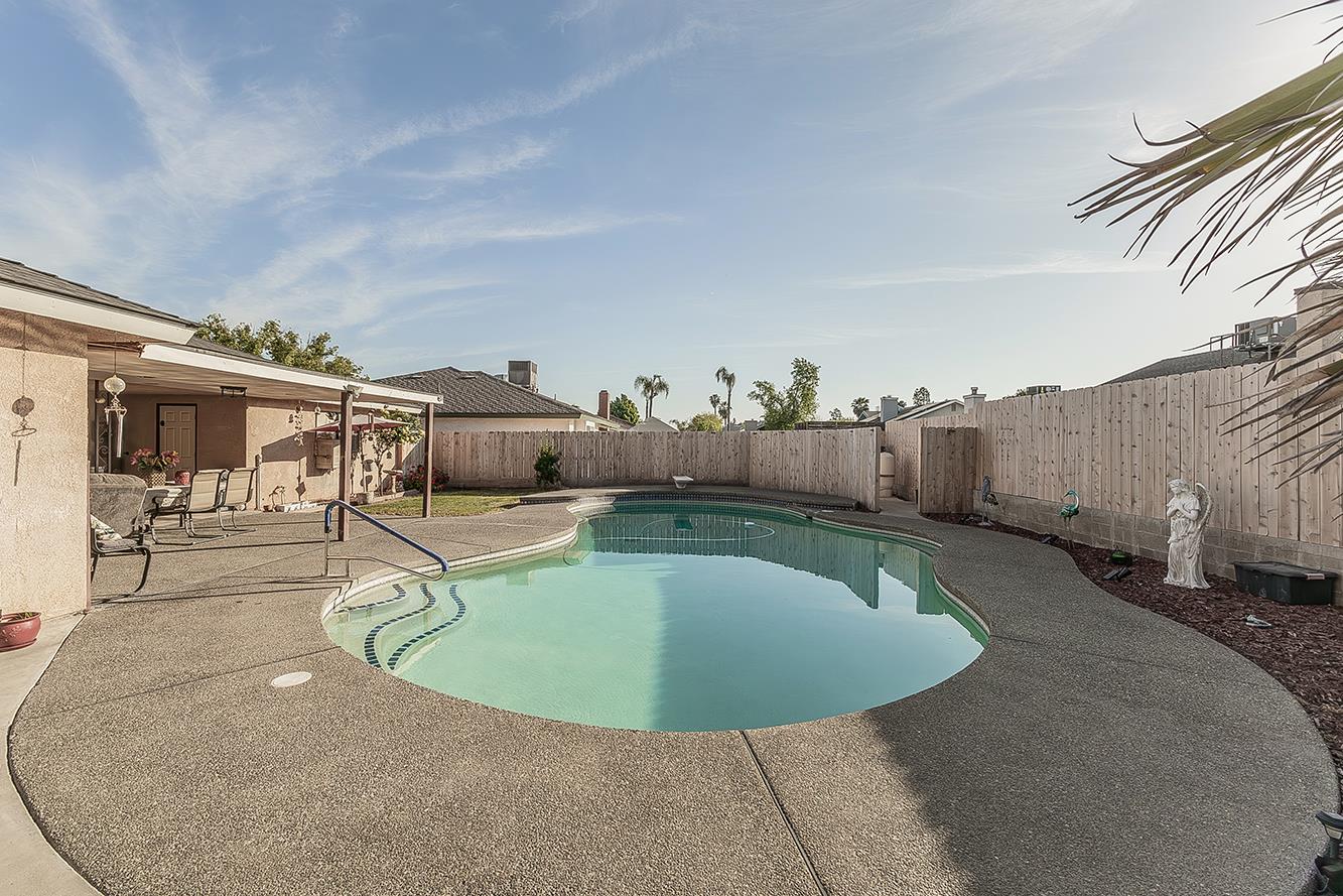 2892 Aspen St, Hanford, CA 93230
