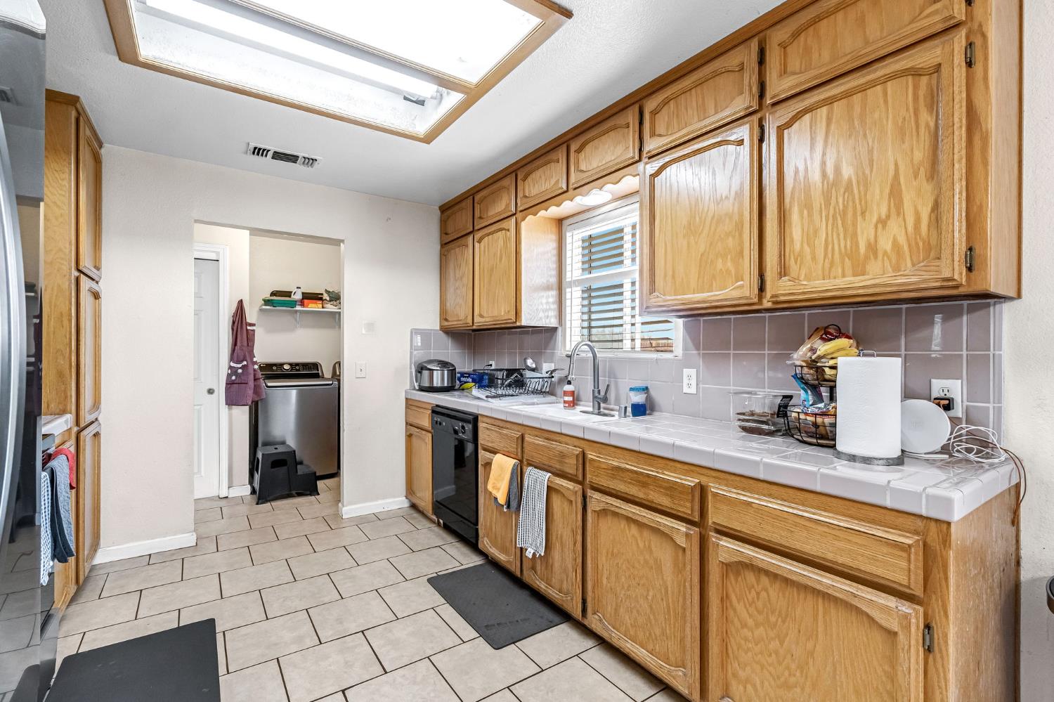 94 N Locan Ave, Fresno, CA 93737