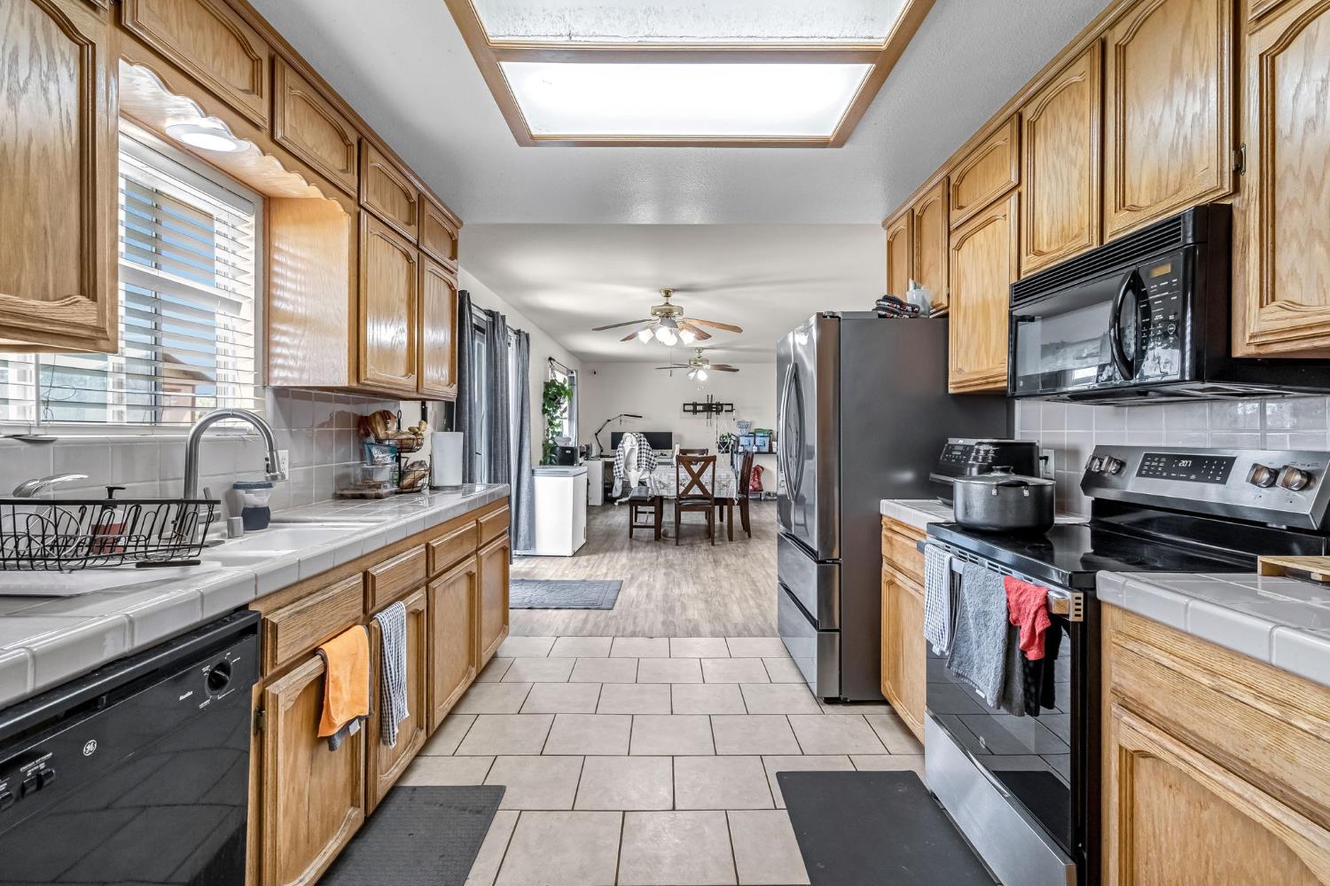 94 N Locan Ave, Fresno, CA 93737