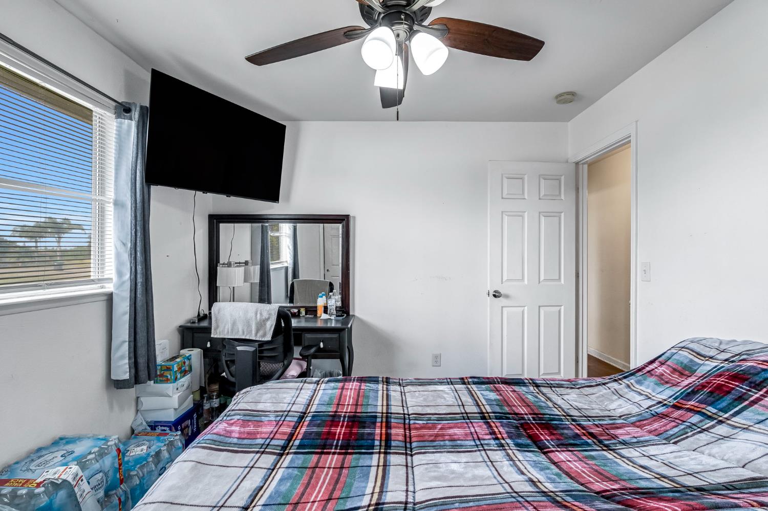 94 N Locan Ave, Fresno, CA 93737