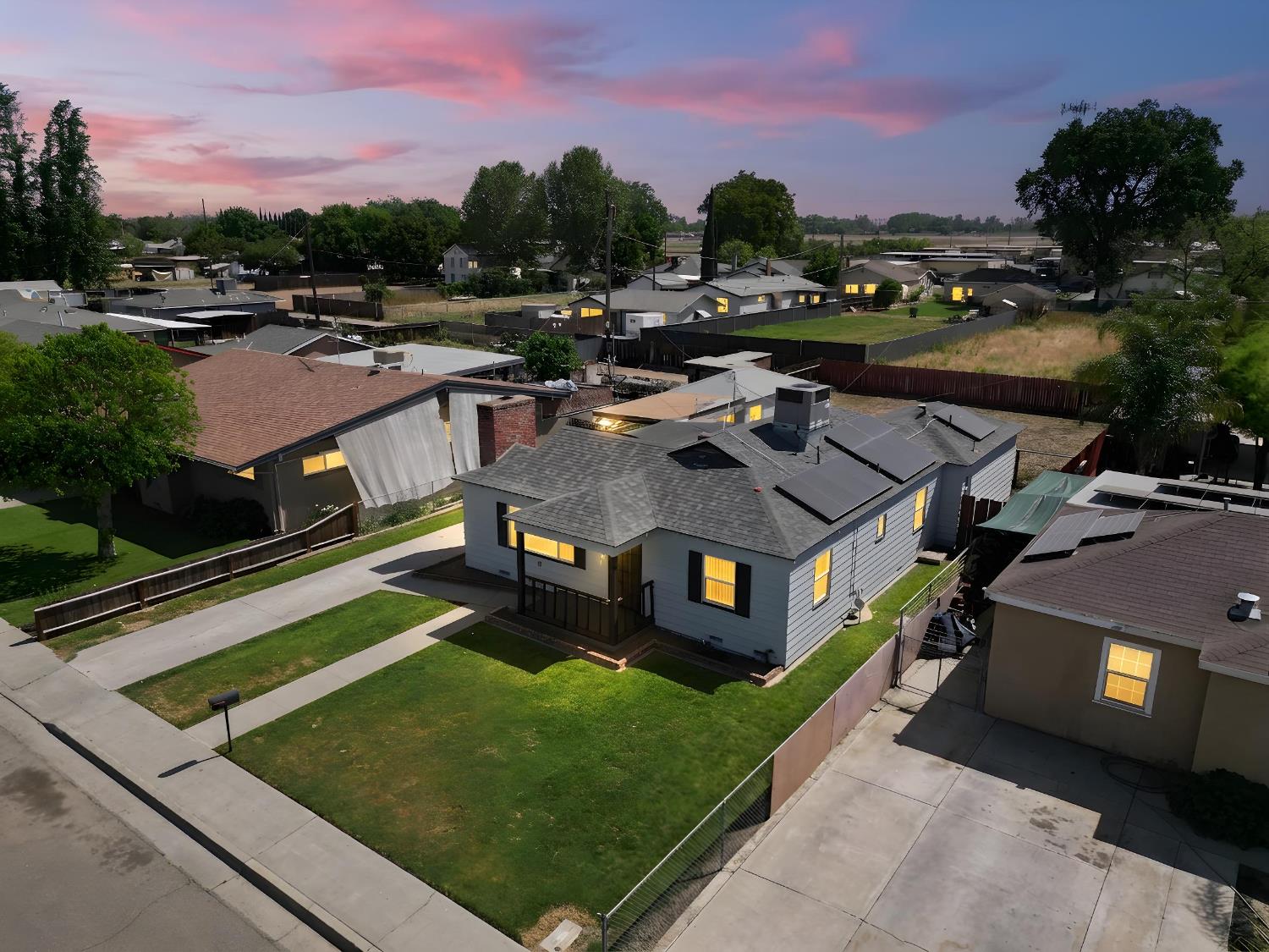 343 Walnut St, Lemoore, CA 93245