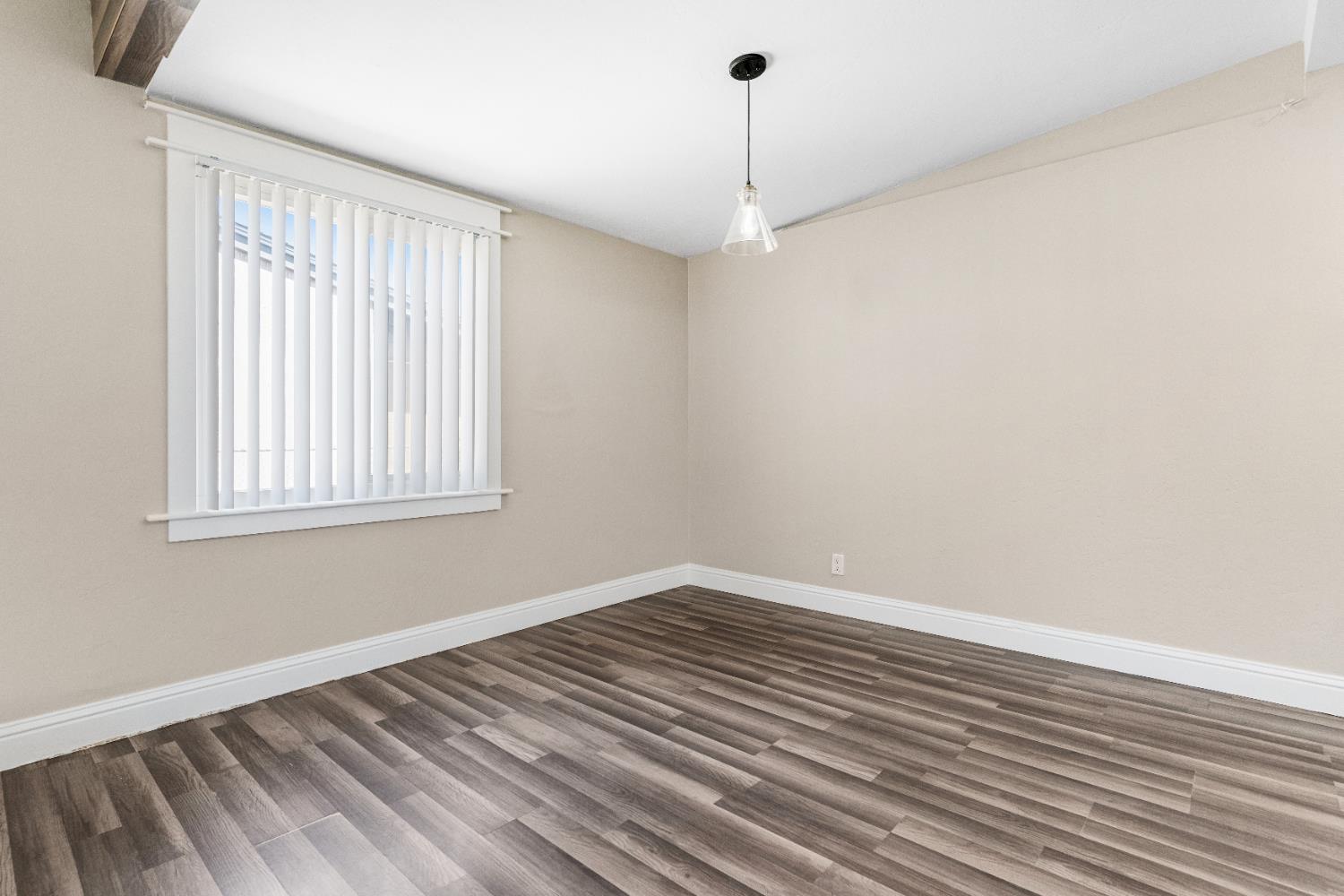 343 Walnut St, Lemoore, CA 93245