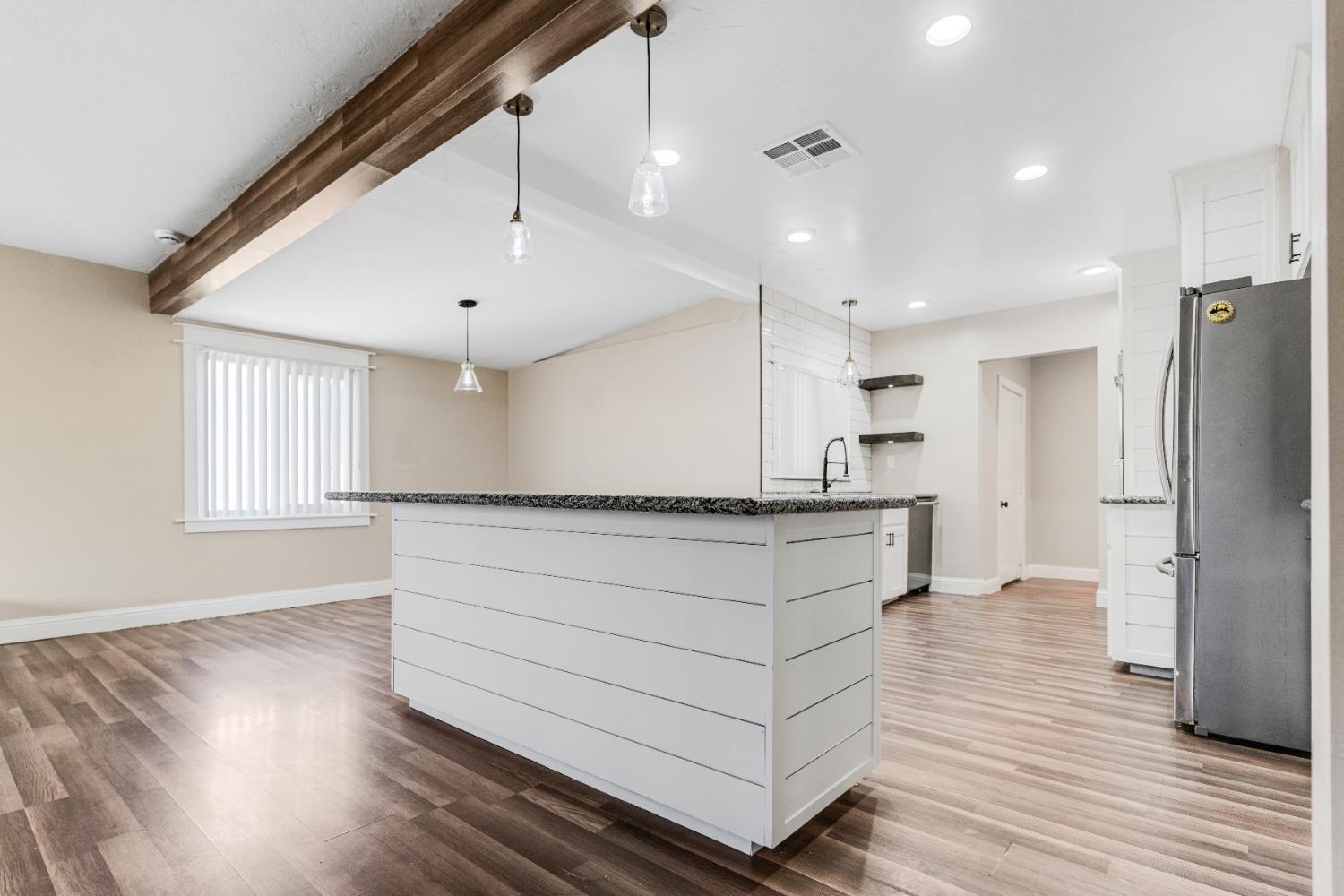 343 Walnut St, Lemoore, CA 93245