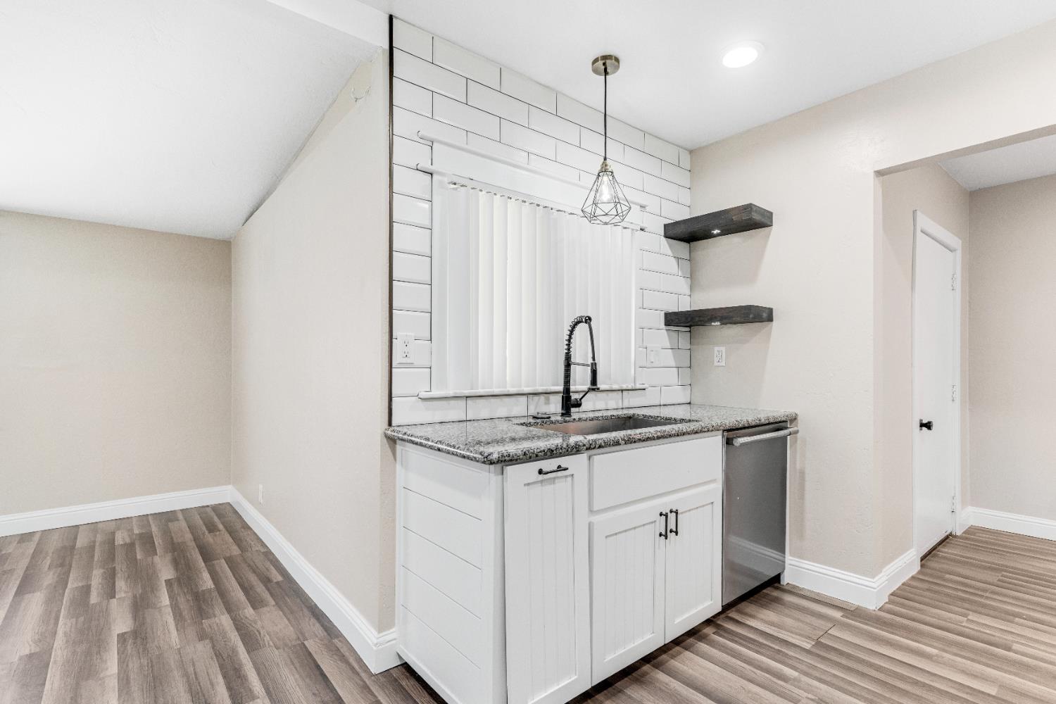 343 Walnut St, Lemoore, CA 93245