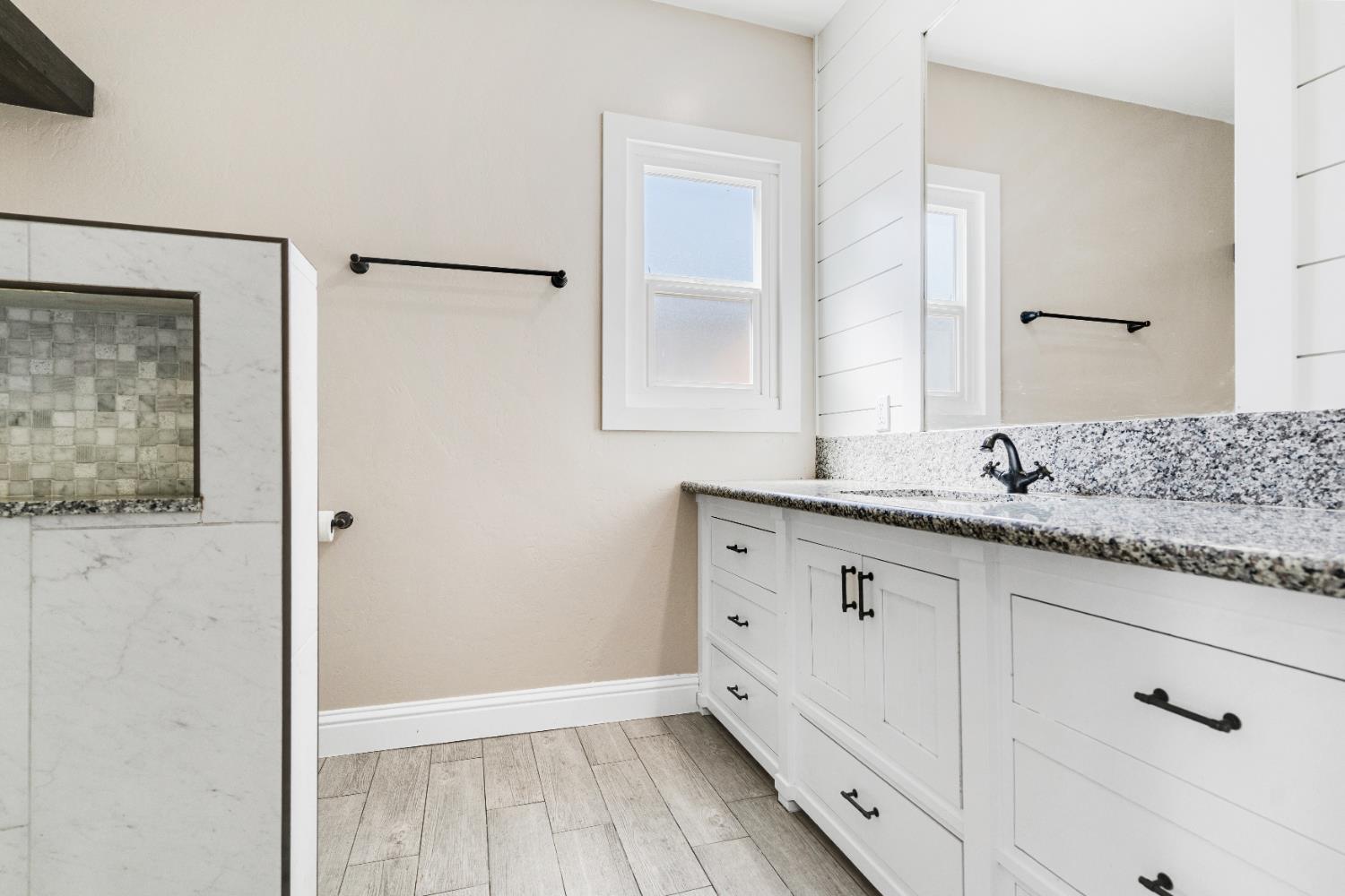 343 Walnut St, Lemoore, CA 93245