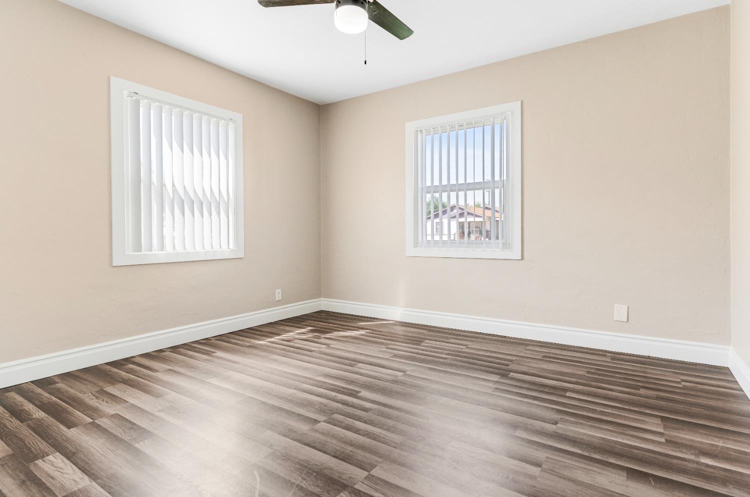 343 Walnut St, Lemoore, CA 93245