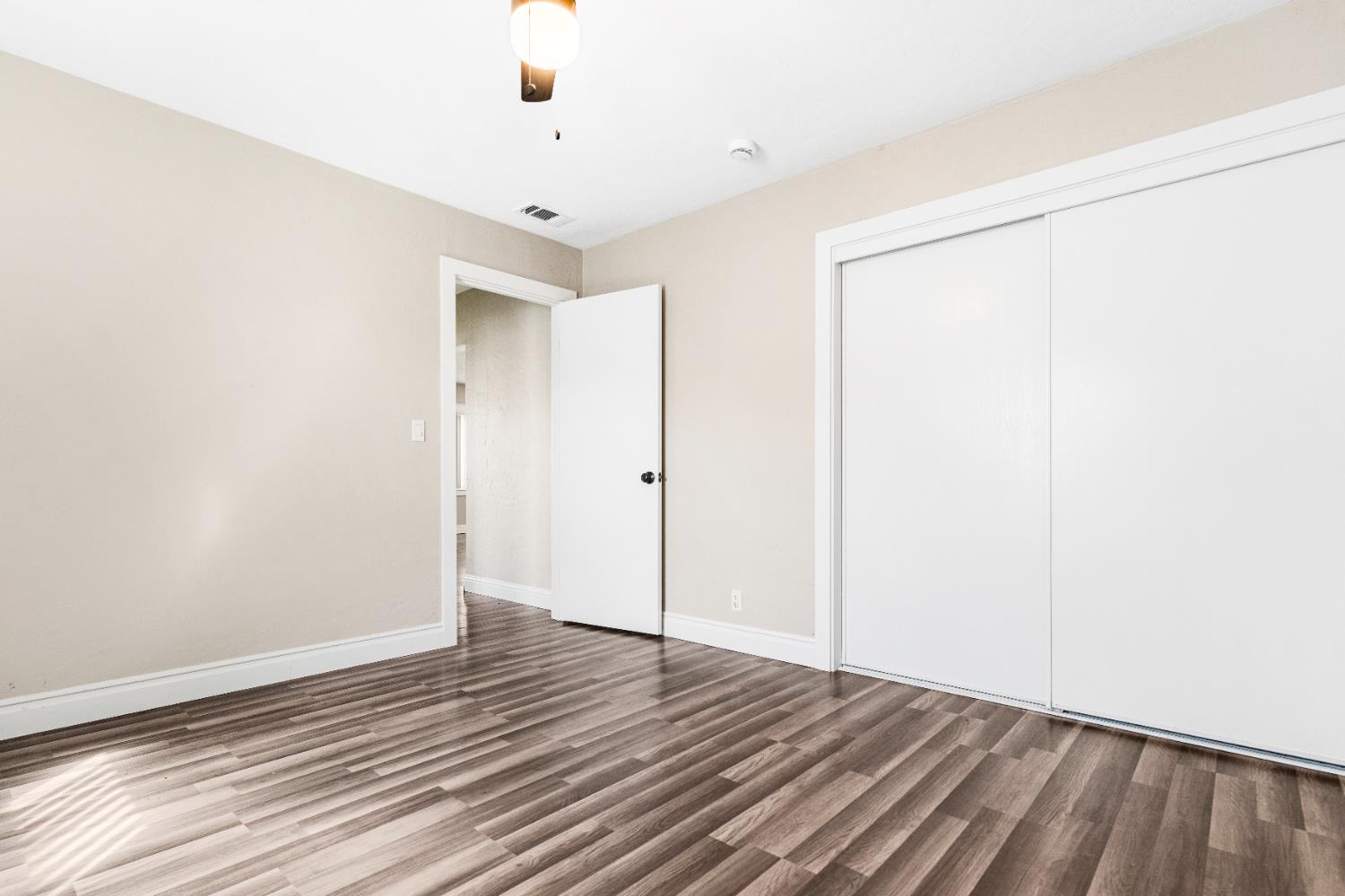 343 Walnut St, Lemoore, CA 93245