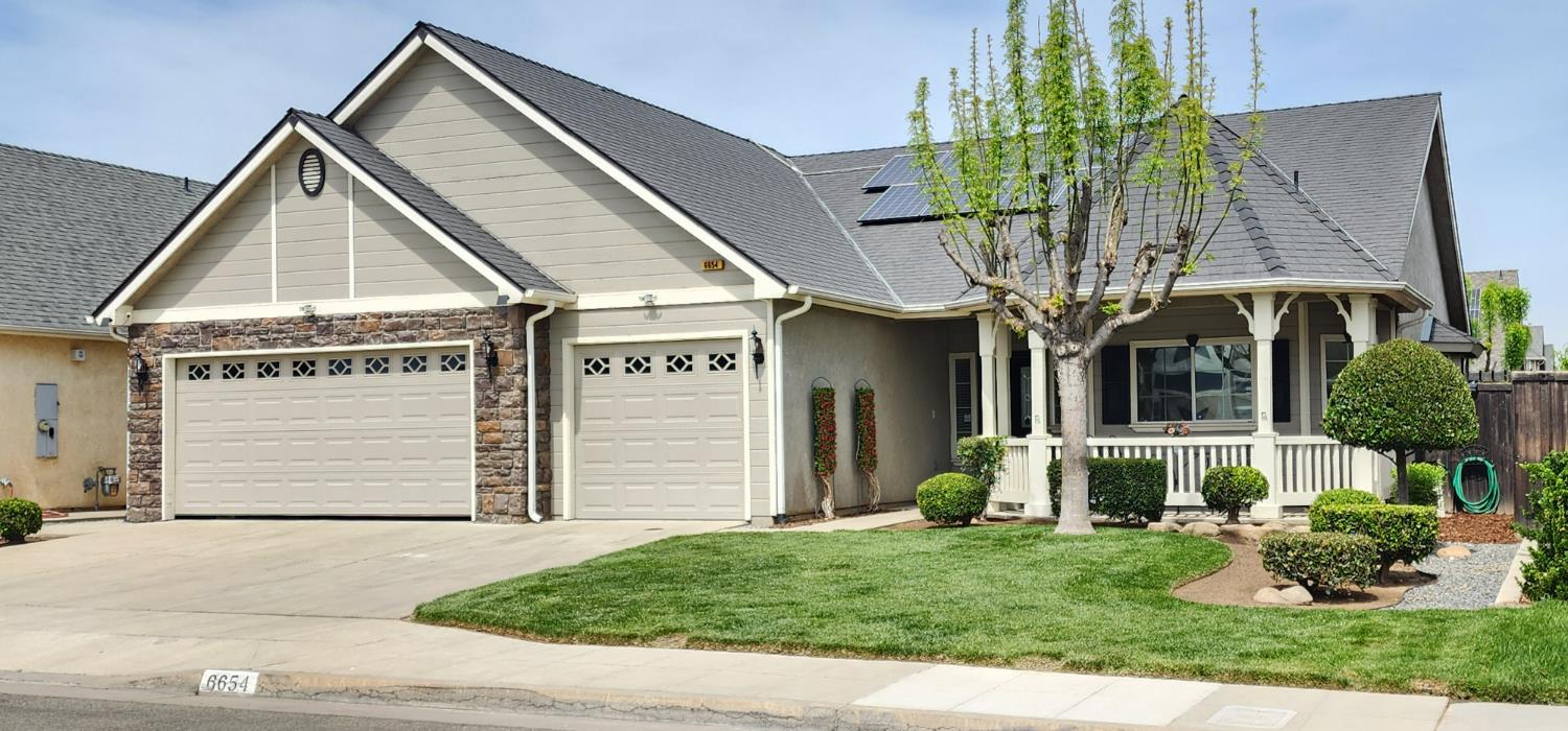 6654 E LIBERTY Ave E, Fresno, CA 93727