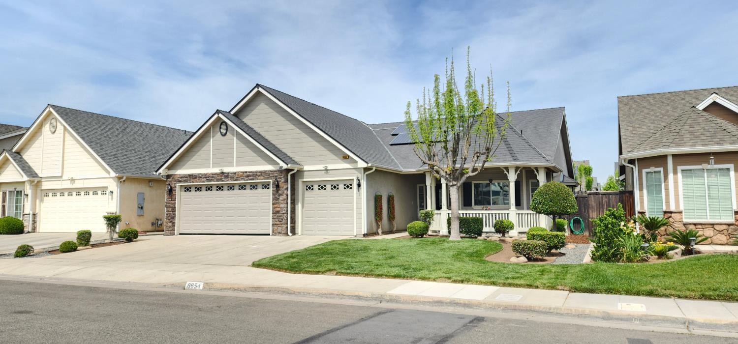 6654 E LIBERTY Ave E, Fresno, CA 93727