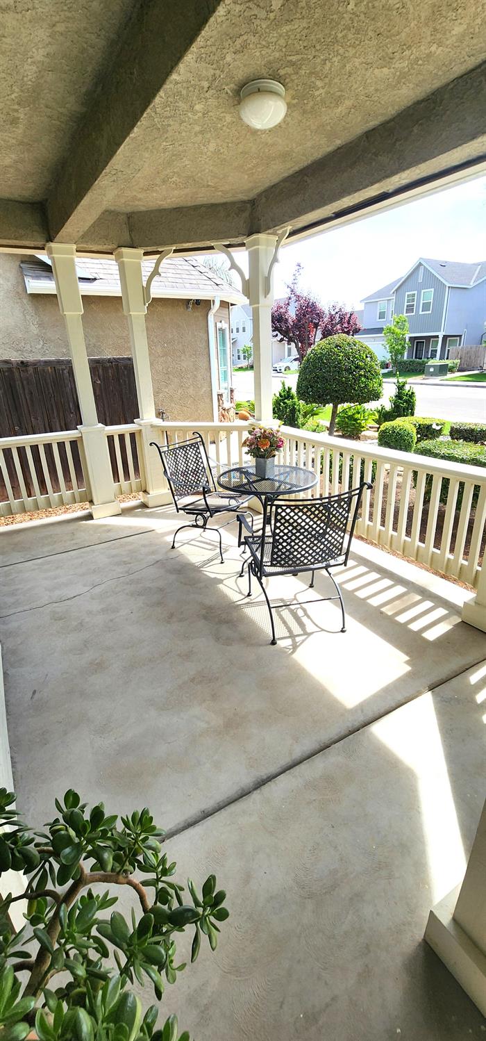 6654 E LIBERTY Ave E, Fresno, CA 93727