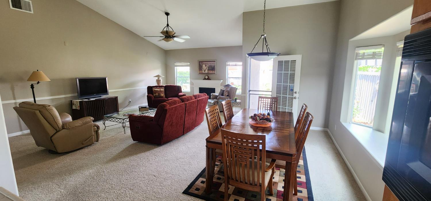 6654 E LIBERTY Ave E, Fresno, CA 93727