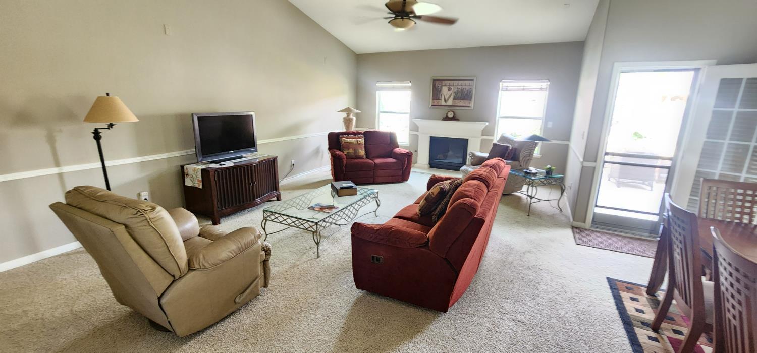 6654 E LIBERTY Ave E, Fresno, CA 93727