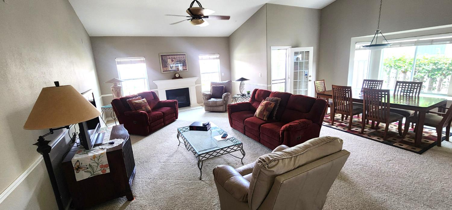 6654 E LIBERTY Ave E, Fresno, CA 93727