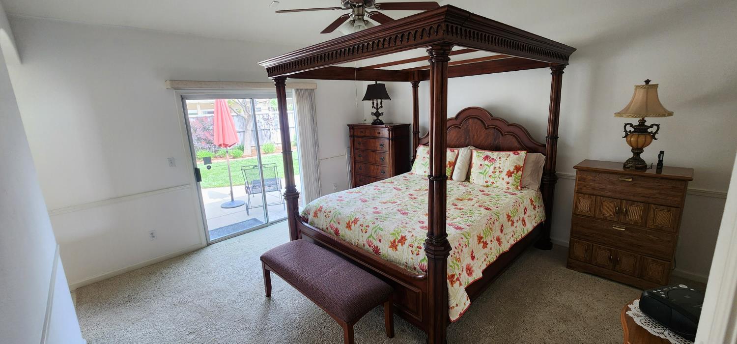 6654 E LIBERTY Ave E, Fresno, CA 93727