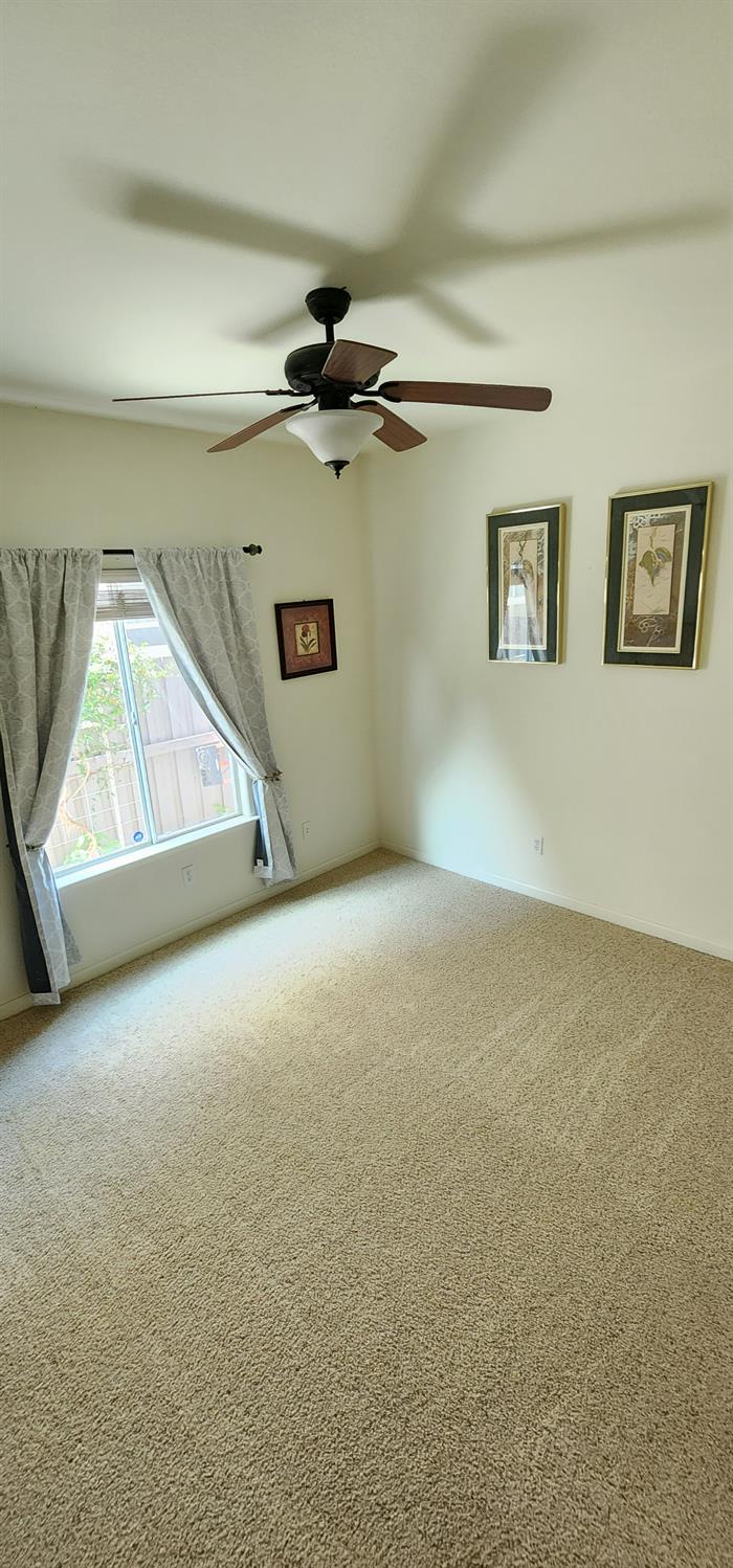 6654 E LIBERTY Ave E, Fresno, CA 93727