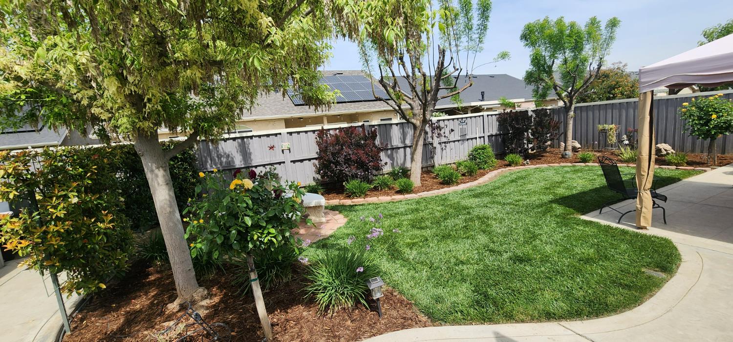 6654 E LIBERTY Ave E, Fresno, CA 93727