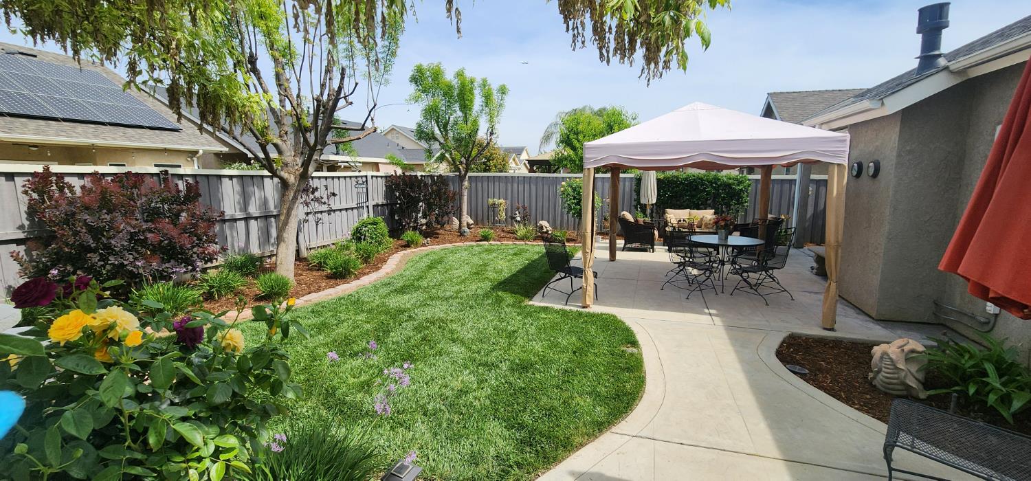 6654 E LIBERTY Ave E, Fresno, CA 93727