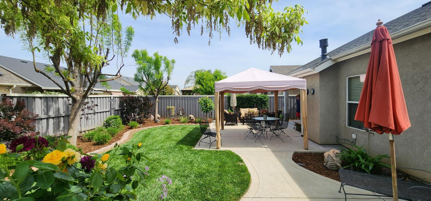 6654 E LIBERTY Ave E, Fresno, CA 93727