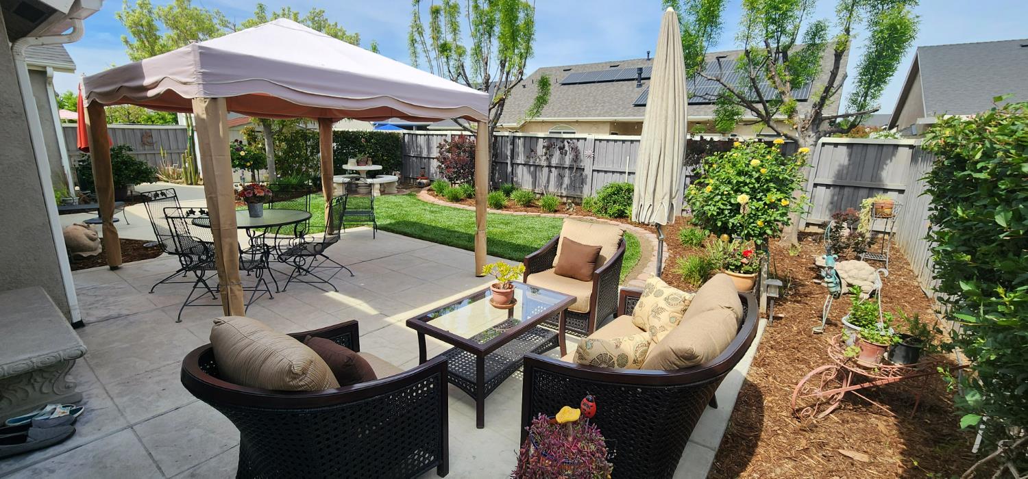 6654 E LIBERTY Ave E, Fresno, CA 93727