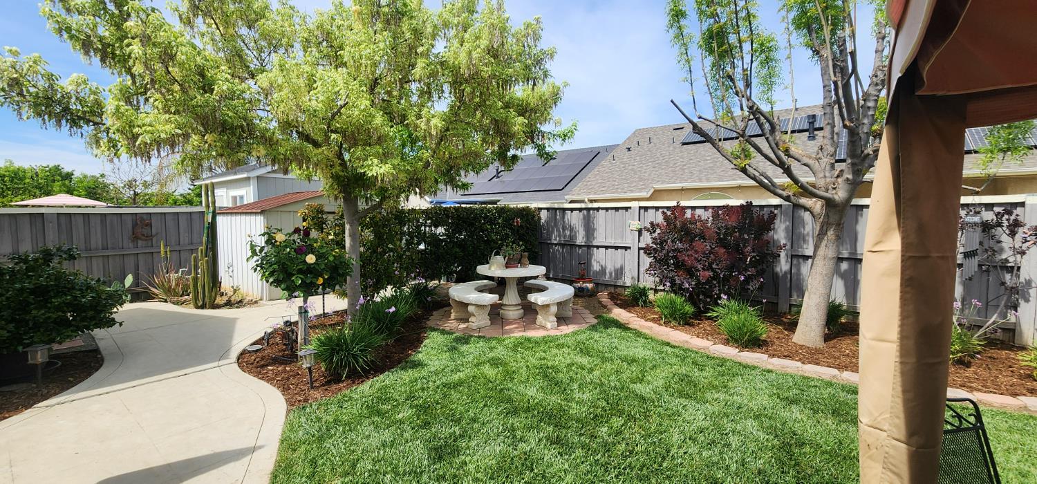 6654 E LIBERTY Ave E, Fresno, CA 93727