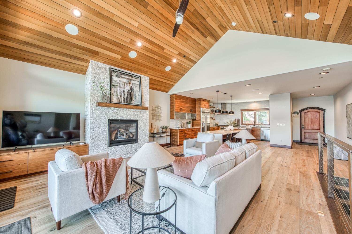 44687 Lakeview, Shaver Lake, CA 93664