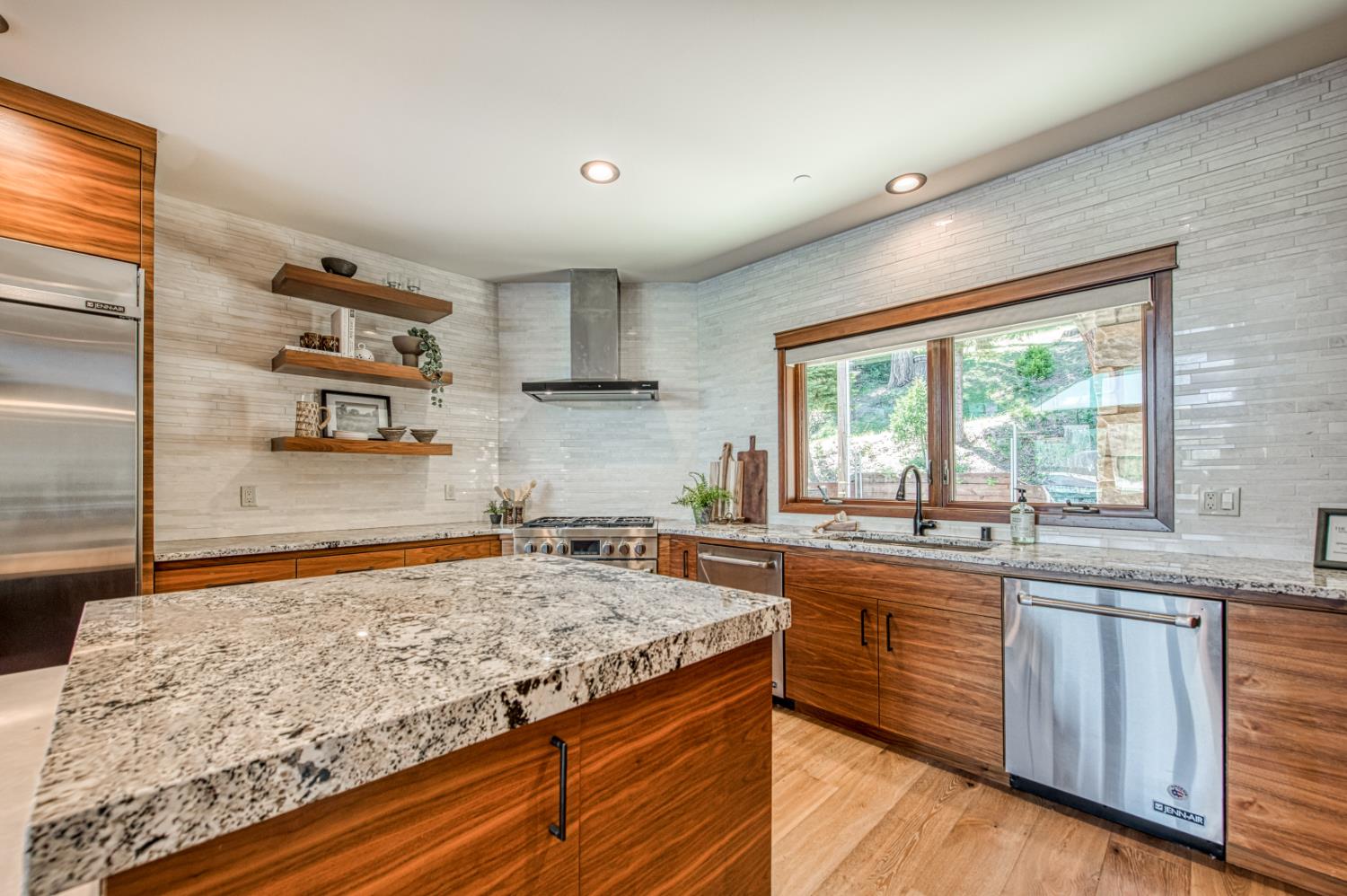 44687 Lakeview, Shaver Lake, CA 93664