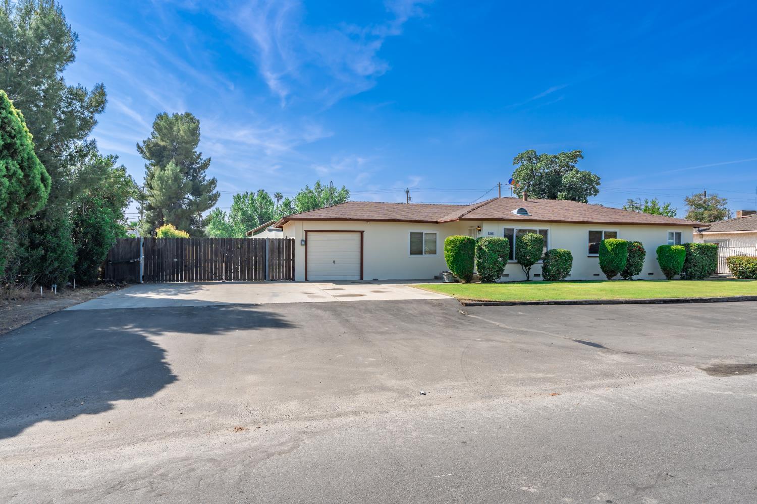 5582 E Swift Ave, Fresno, CA 93727