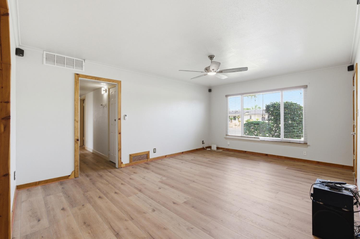 5582 E Swift Ave, Fresno, CA 93727