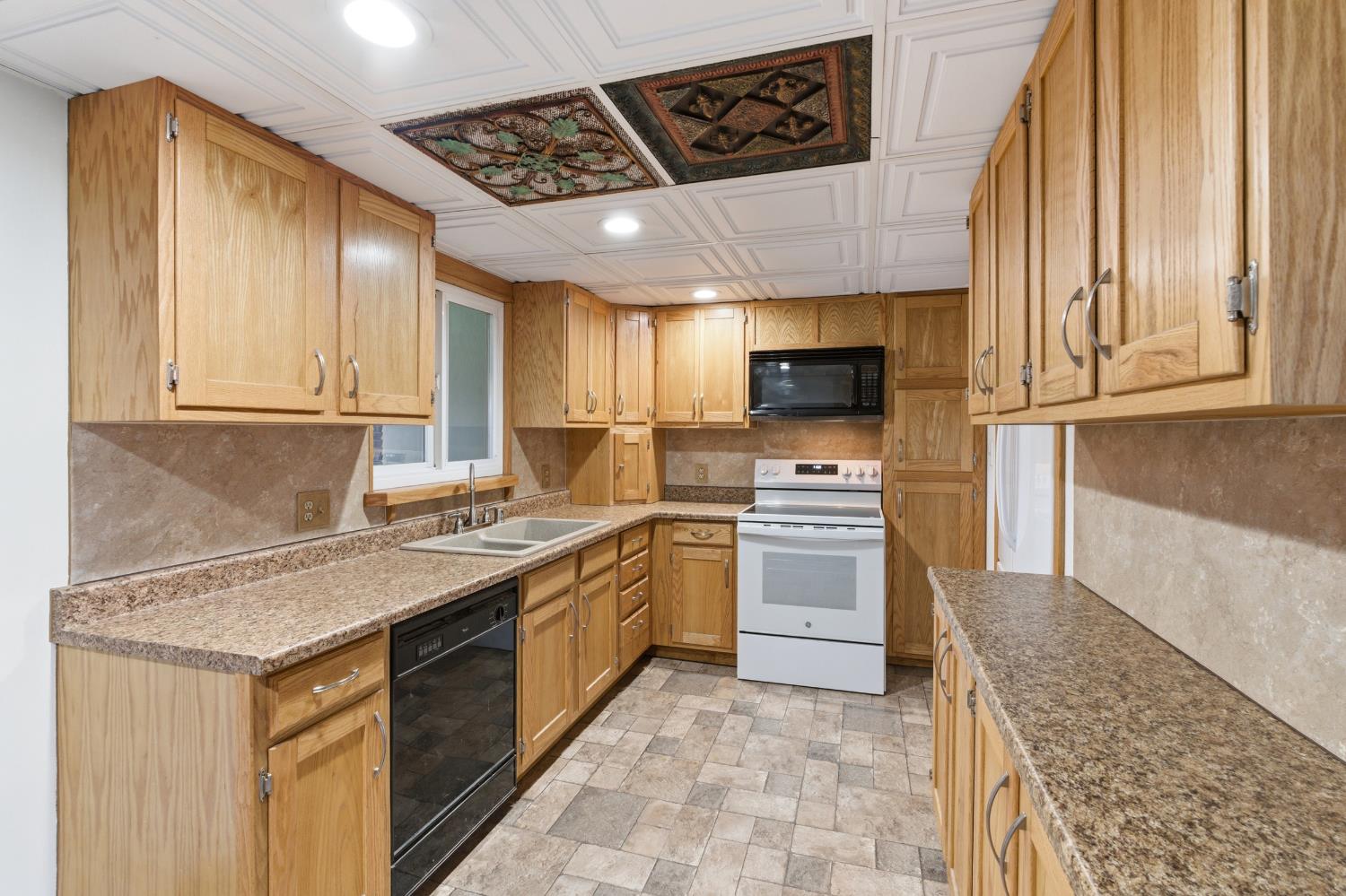 5582 E Swift Ave, Fresno, CA 93727