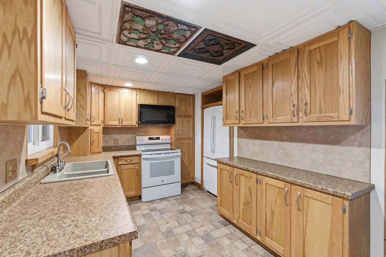 5582 E Swift Ave, Fresno, CA 93727