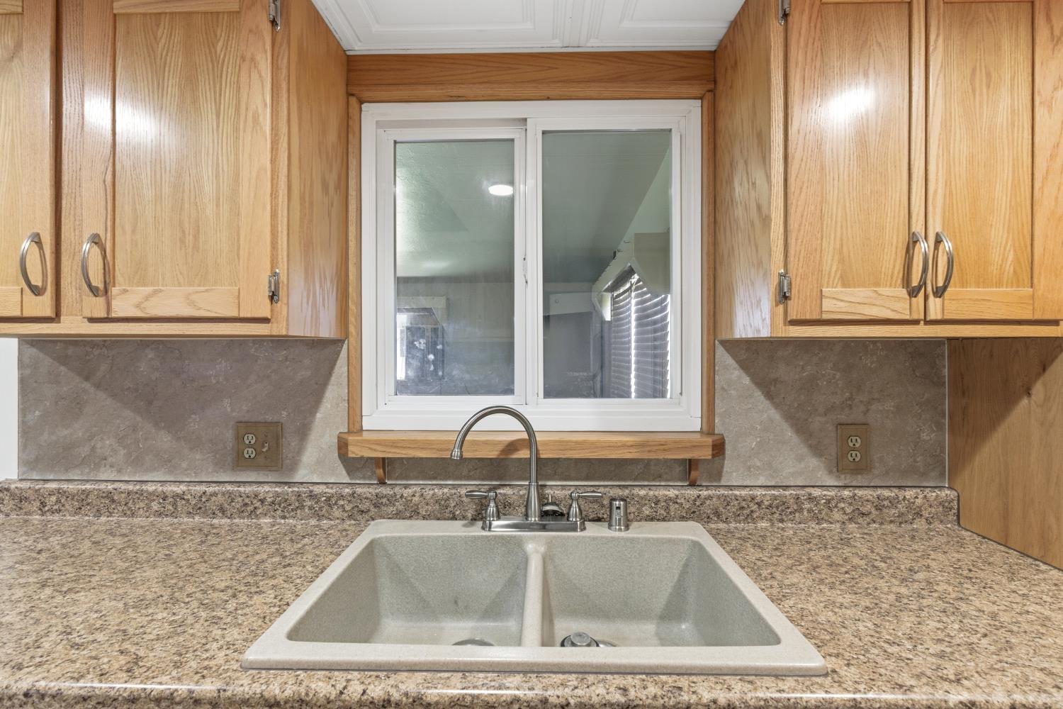 5582 E Swift Ave, Fresno, CA 93727