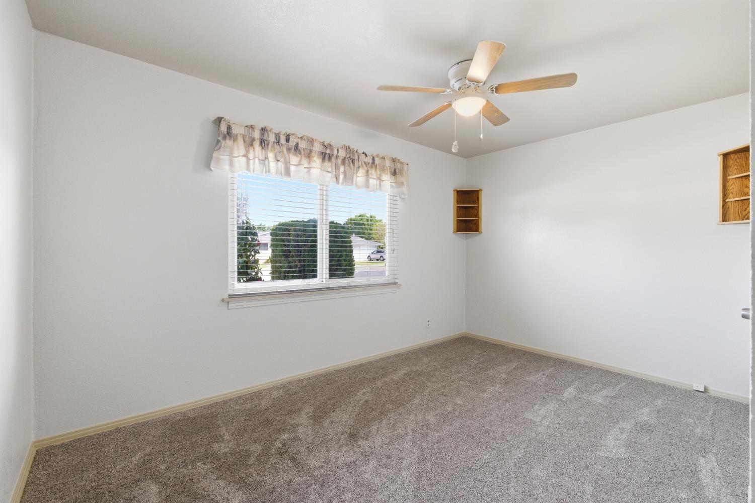 5582 E Swift Ave, Fresno, CA 93727