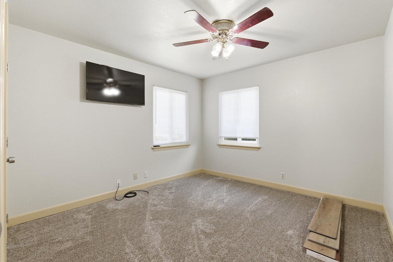 5582 E Swift Ave, Fresno, CA 93727