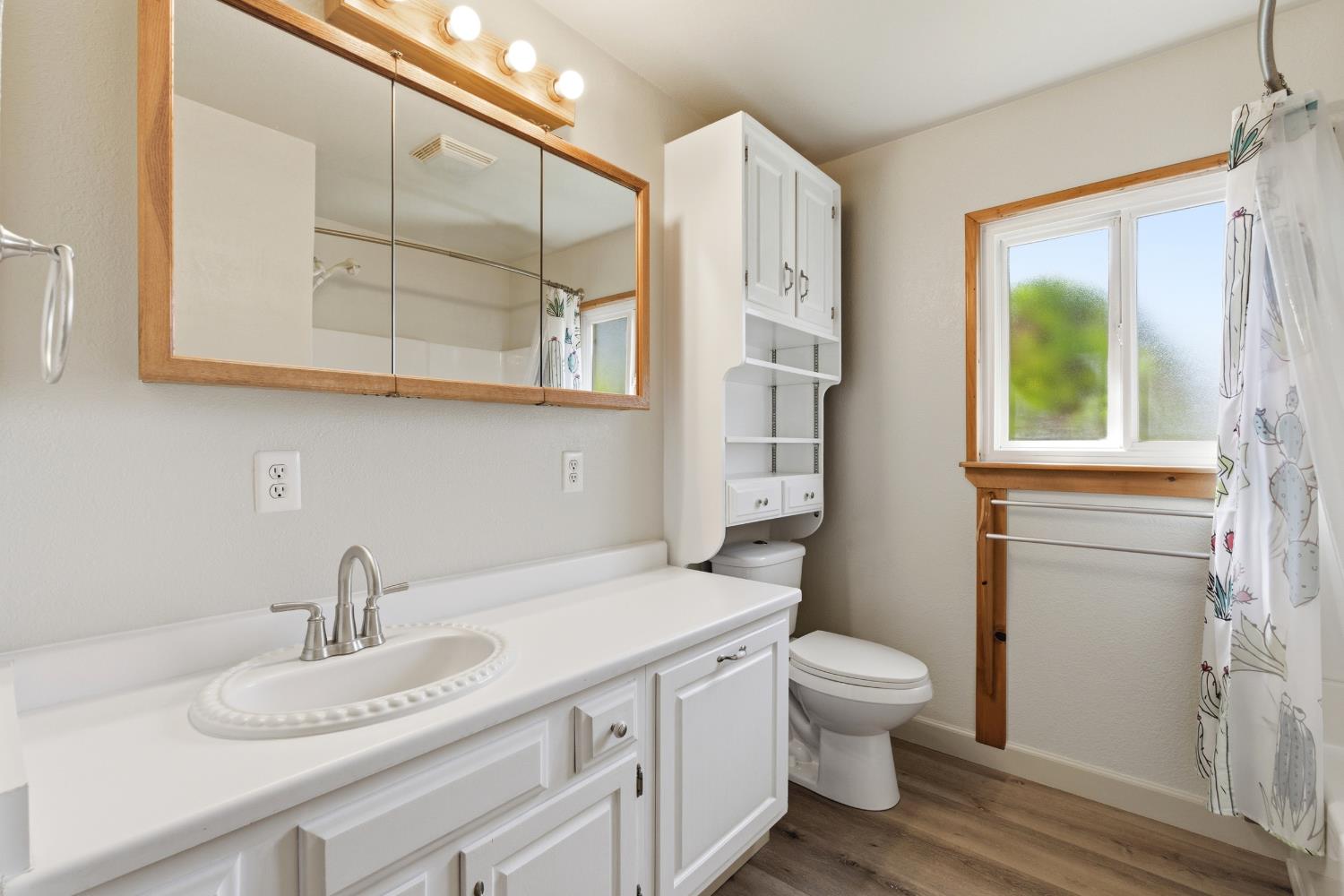 5582 E Swift Ave, Fresno, CA 93727